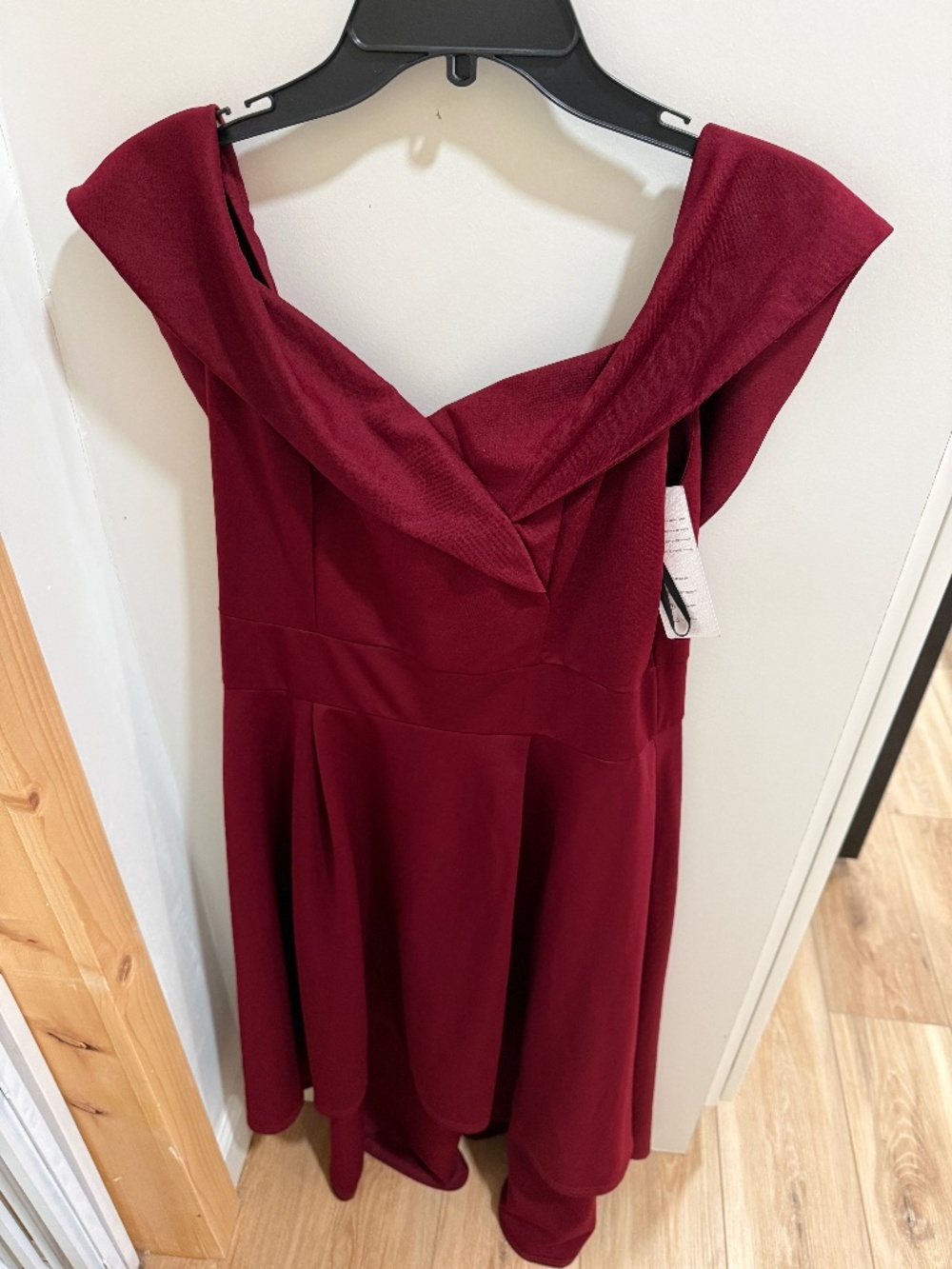 Burgundy formal dress NWT women’s large JASAMBAC